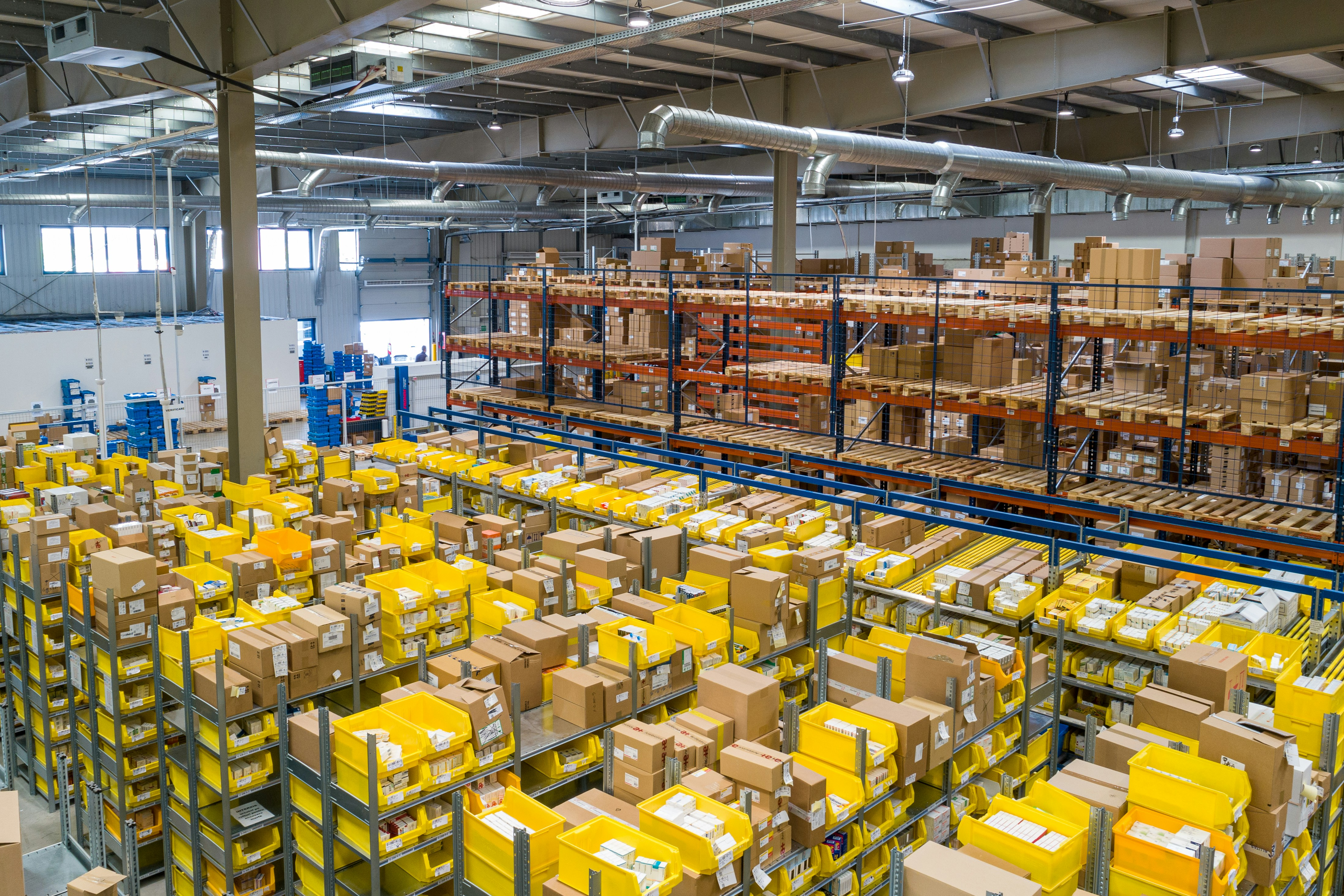 Avoiding Inventory Risk with Low-Volume Production